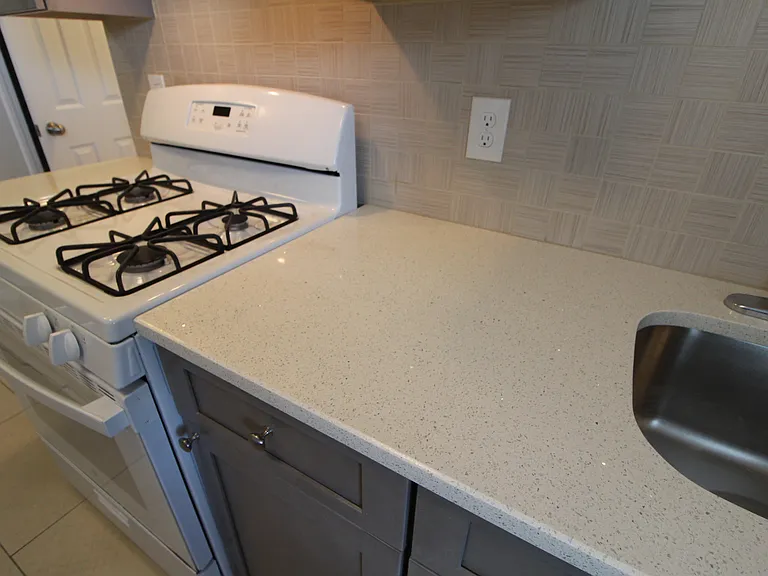 140 Moffatt Ave #4 — Photo 5
