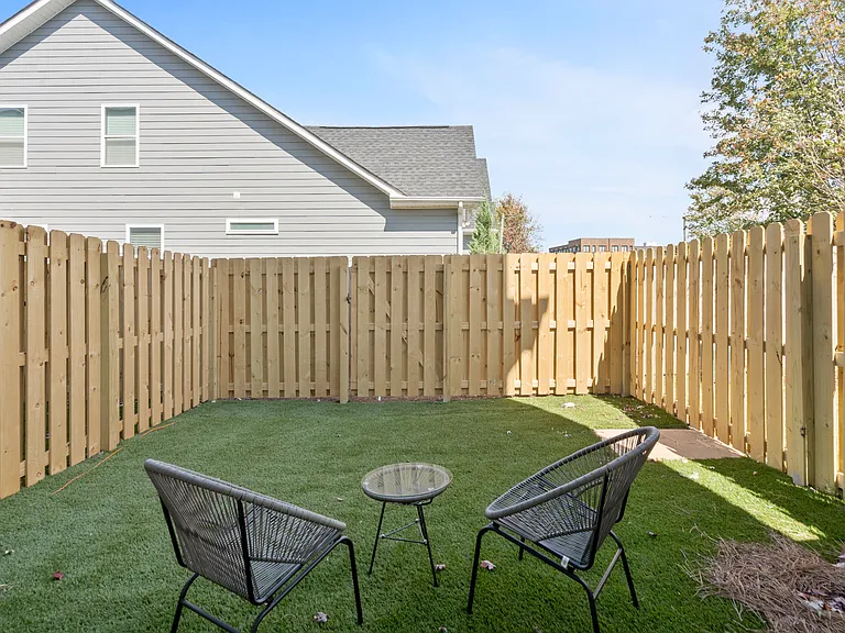 206 Freeland Ln — Photo 14