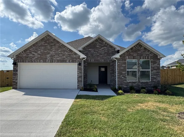 525 N Goose Xing, Farmington, AR 72730