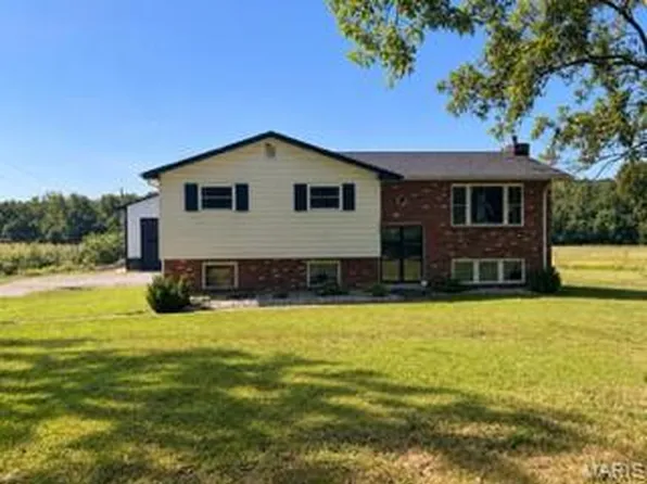 10562 Misplay Rd, Bloomsdale, MO 63627