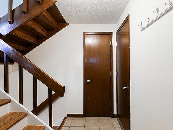 3rd image of 3730 Leawood Dr
