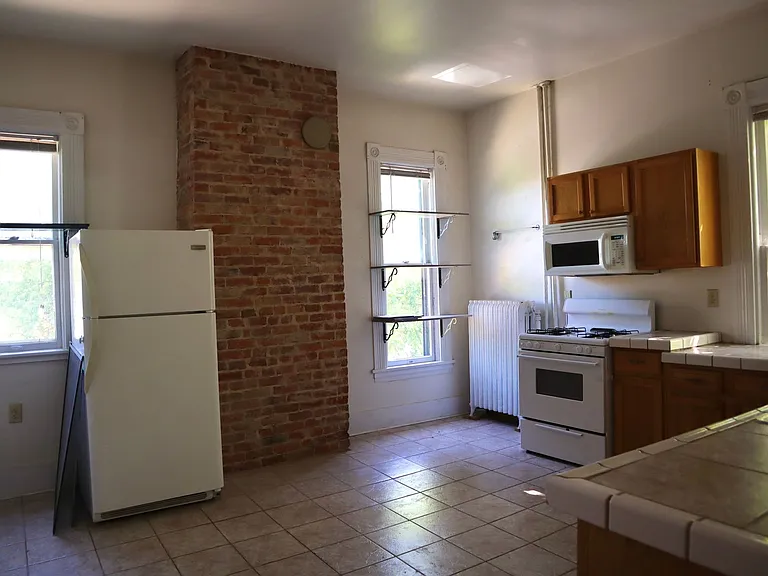 201 Goodrich — Photo 11
