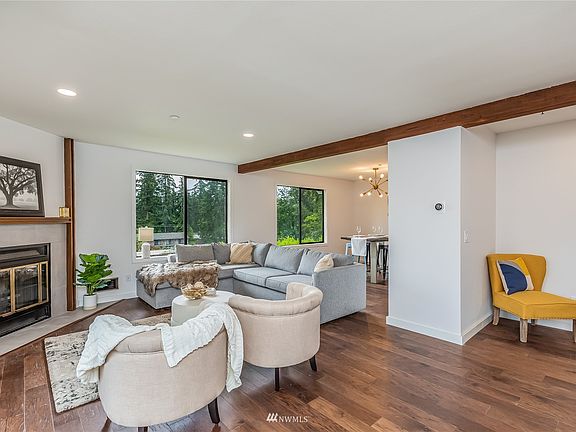 Expansive living room with easy flow to open dining room