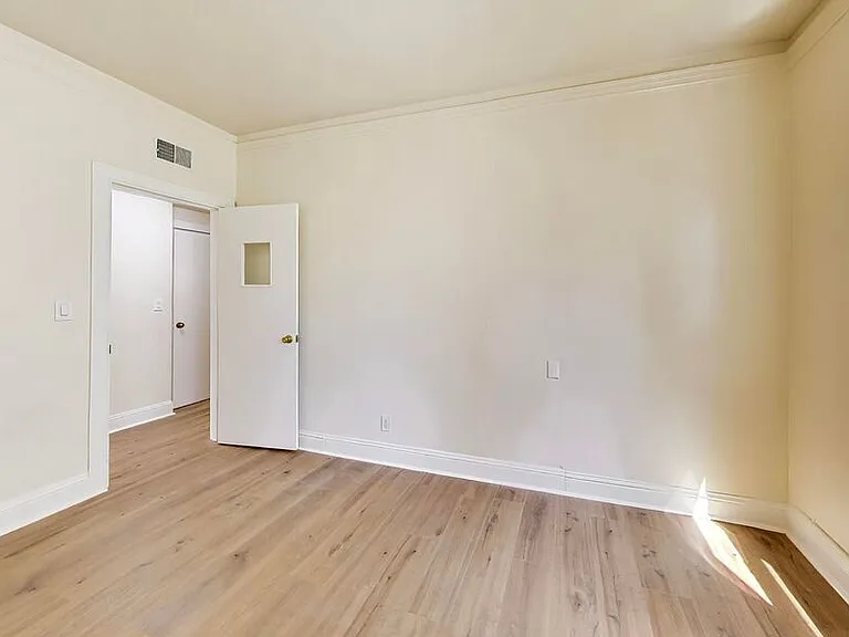 1534 Arch St #2 — Photo 14