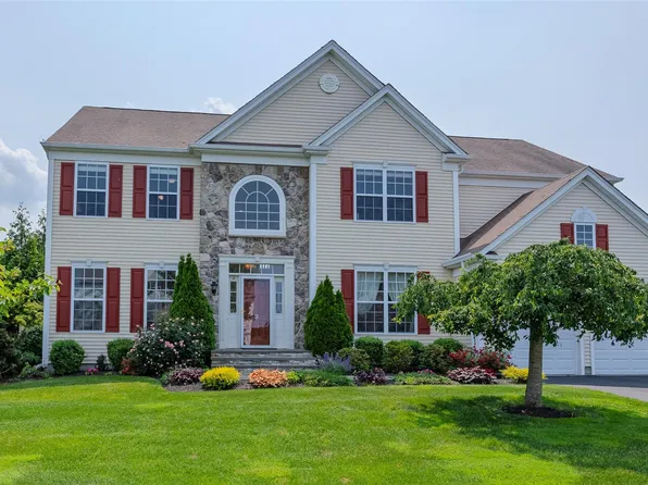 9 Avolet Court, Mount Sinai, NY 11766