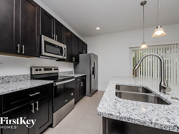 5th image of 707 Martin Ln