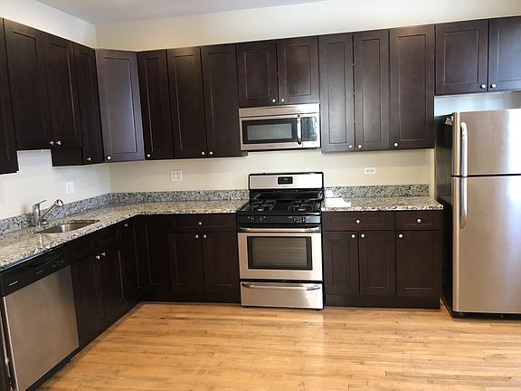 3rd image of 5407 N Ravenswood Ave #1