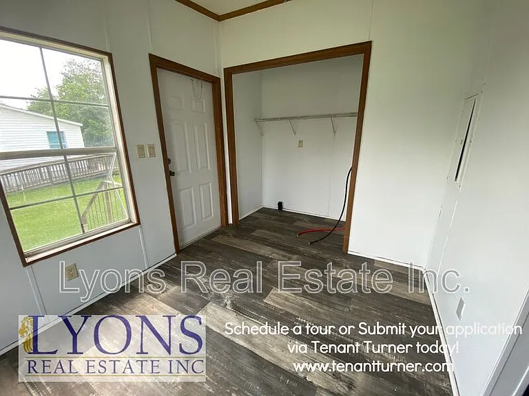607 Crestview Dr — Photo 16