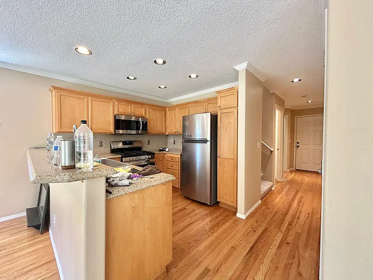 1218 NE Kinney St — Photo 22