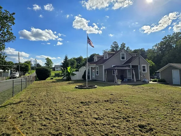 4827 Roberson Rd, Ashland, KY 41102