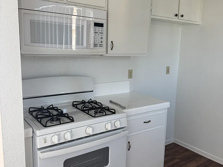 Huntington Harbour Villas — Photo 7