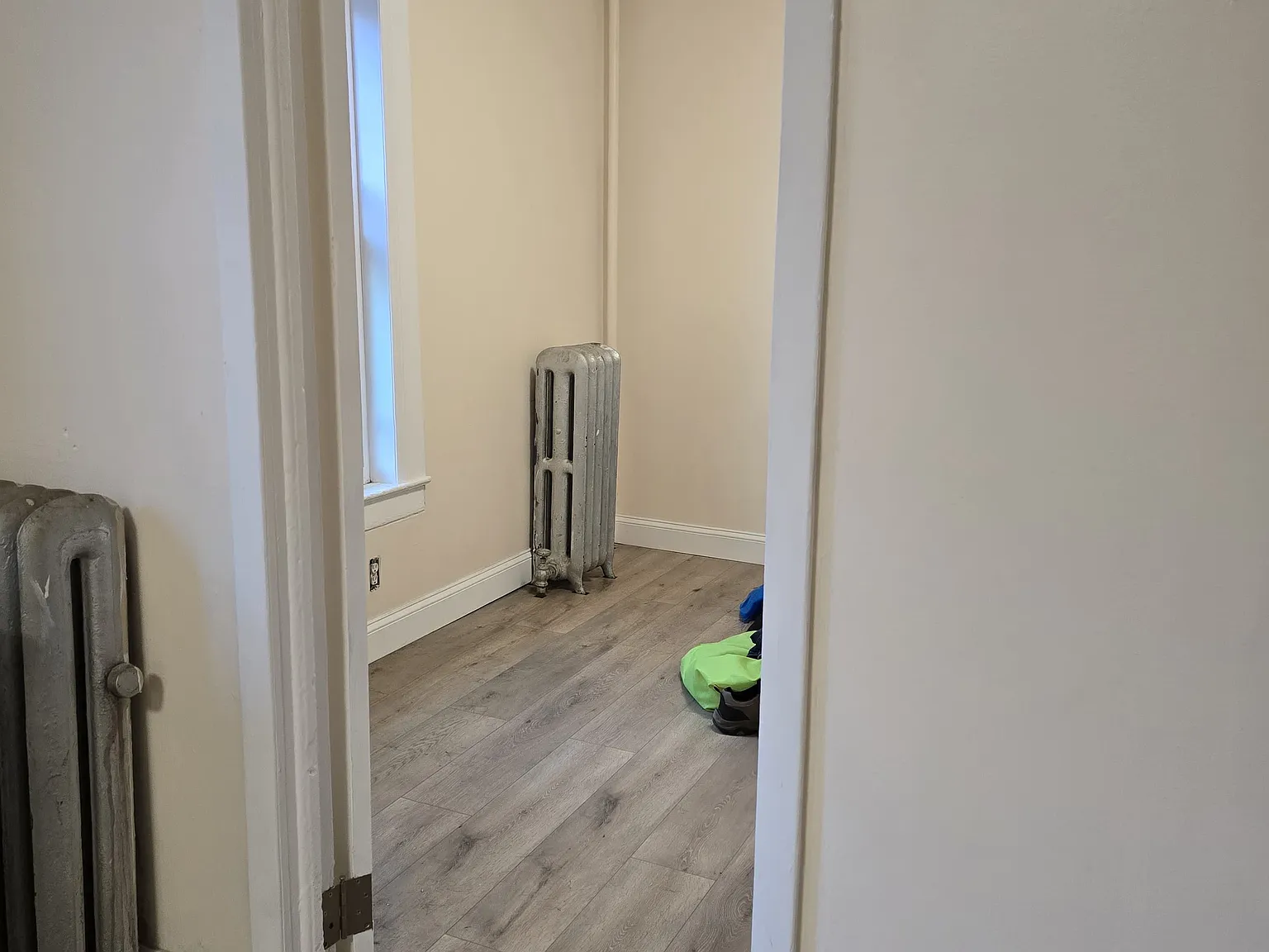3 bed, 900 sqft, $3,800 — Photo 1