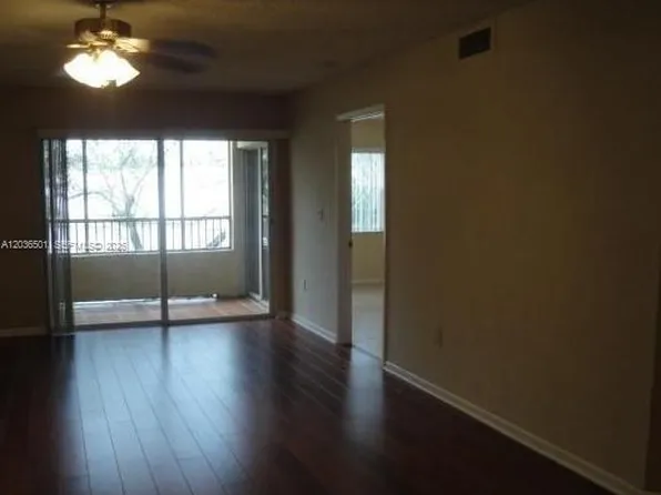 2831 N Oakland Forest Dr APT 208, Fort Lauderdale, FL 33309
