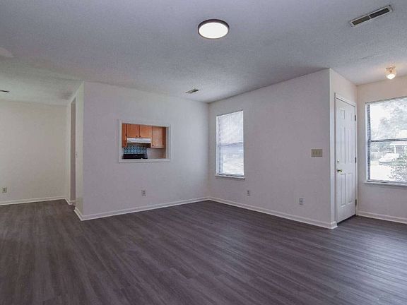2nd image of 111B Peach Rd