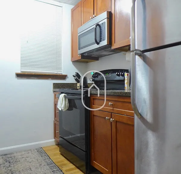 830 Huntington Ave — Photo 11