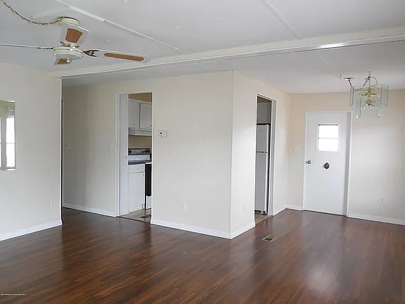 3rd image of 14324 Montclair Dr
