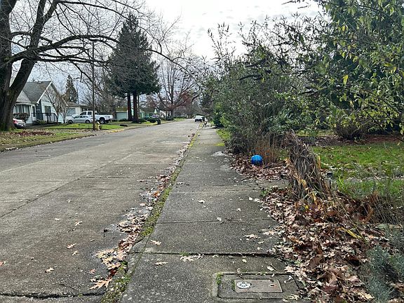 4th image of 1935 24th St NE
