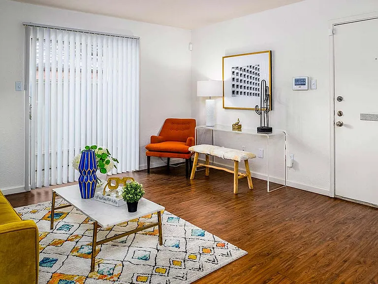 The Daphne Apartments — Photo 8