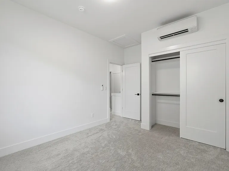 5221 N Maryland Ave — Photo 19