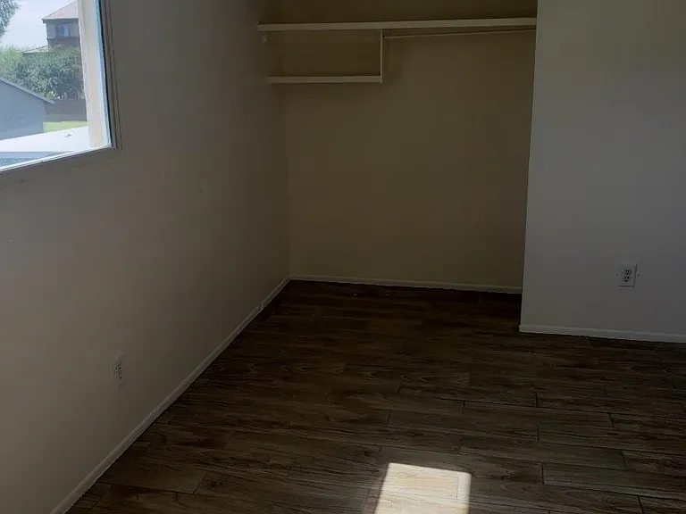 4644 N 26th Dr — Photo 12