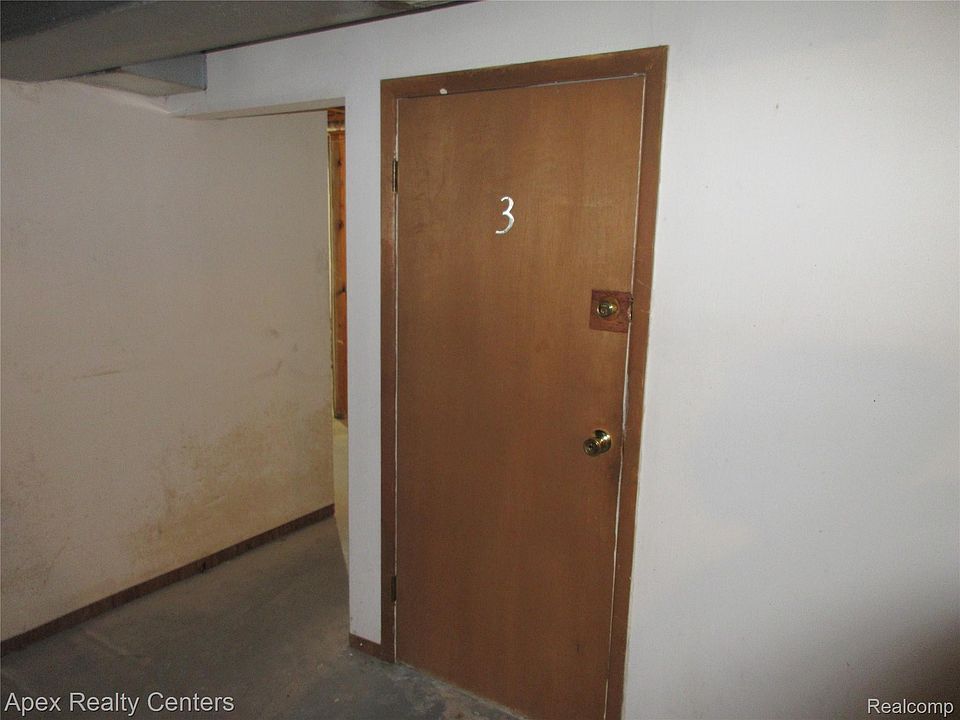 14210 Camelot Dr Apt 3, photo 16
