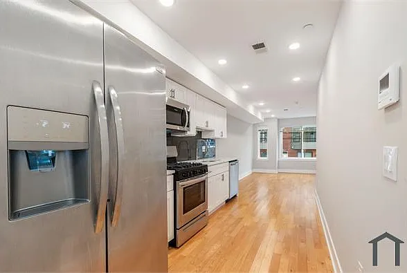 1 bed, 795 sqft, $1,350 — Photo 2
