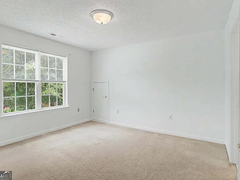 255 Squire Ln — Photo 42