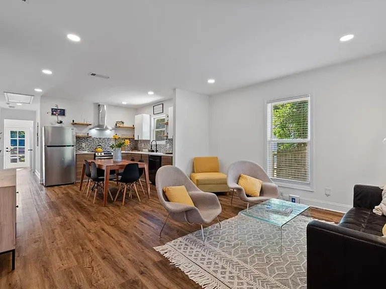 2352 Herring Rd SW — Photo 2