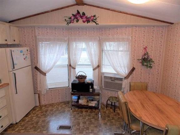 5th image of 5245 Brunswick St