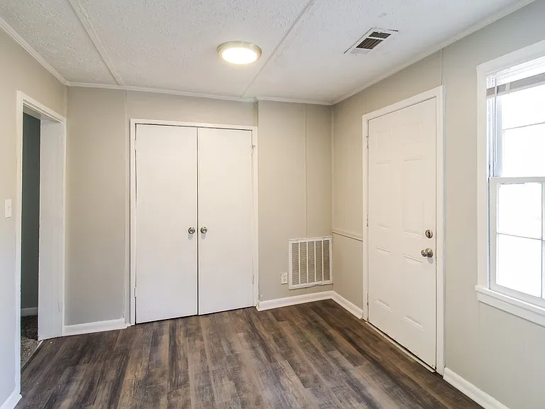 711300_027_wm_-_bedroom_13525283.jpg