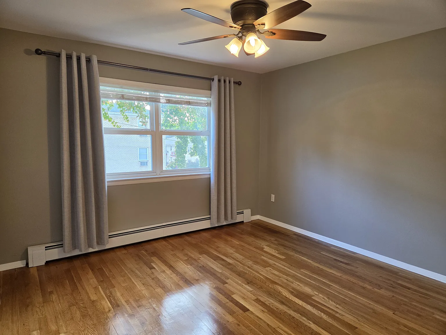2 bed, 1000 sqft, $2,500 — Photo 2