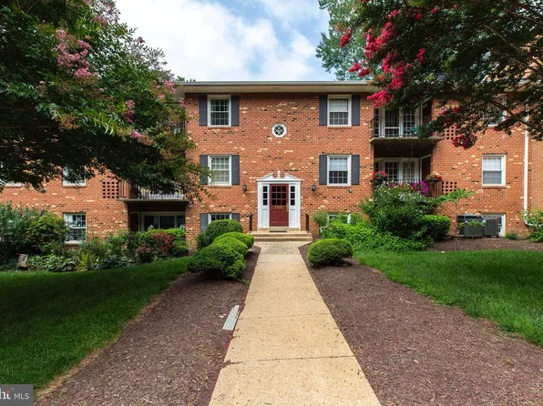 3890 Lyndhurst Dr APT 201, Fairfax, VA 22031