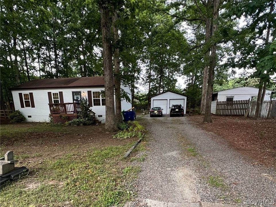2nd image of 729 Royal Crescent Dr