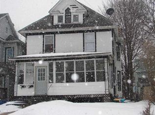 307-309 E Pleasant St, Freeport, IL 61032