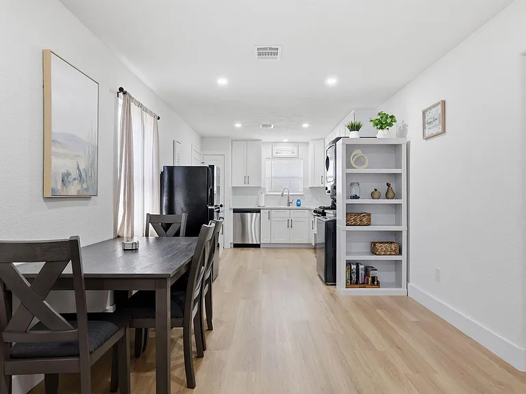 3011 Columbia St — Photo 4