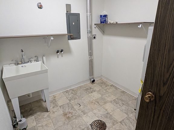 4th image of 6830 Tower Ave #6830
