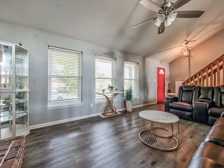 8601 N Pomona Ave — Photo 6