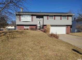 201 Kickapoo Dr, East Peoria, IL 61611
