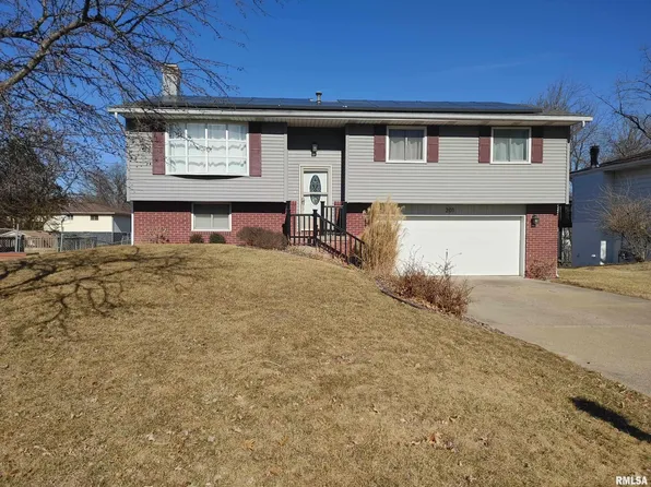 201 Kickapoo Dr, East Peoria, IL 61611