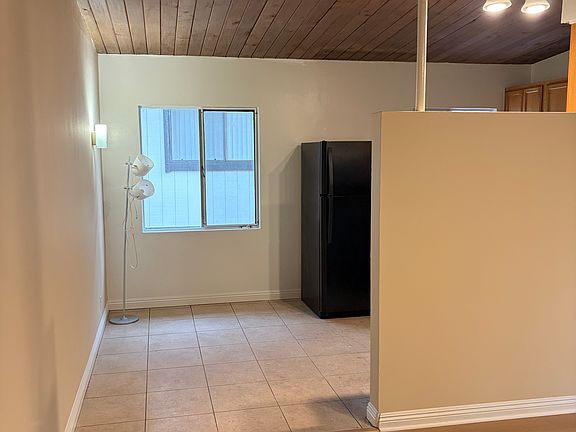 2nd image of 2604 Montrose Ave #2