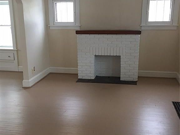 2nd image of 490 E Archwood Ave