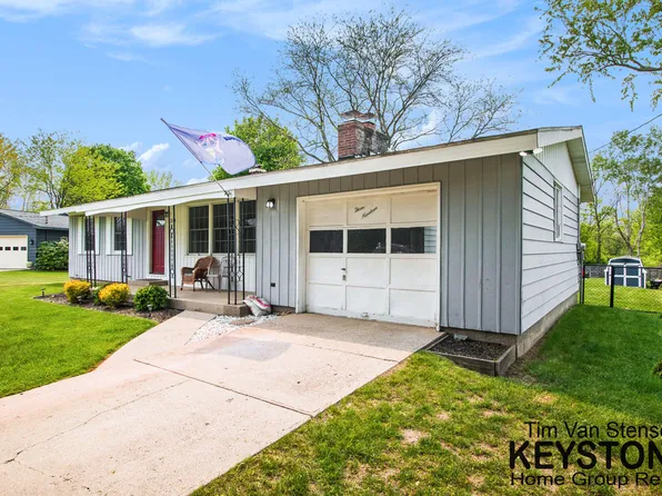 319 Doris St, Sparta, MI 49345