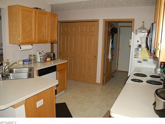 2nd image of 105 Reserve Cir