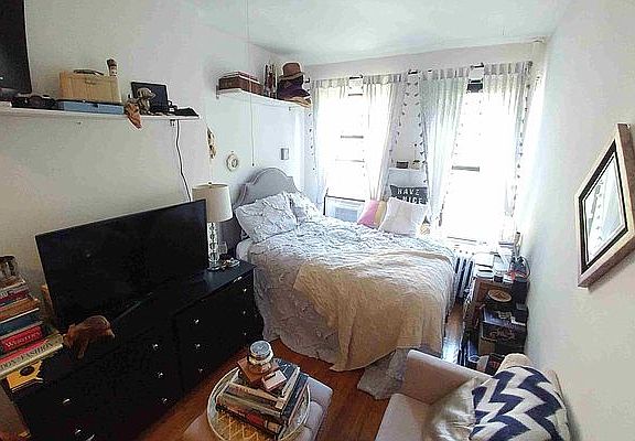 3rd image of 240 W 16th St #C