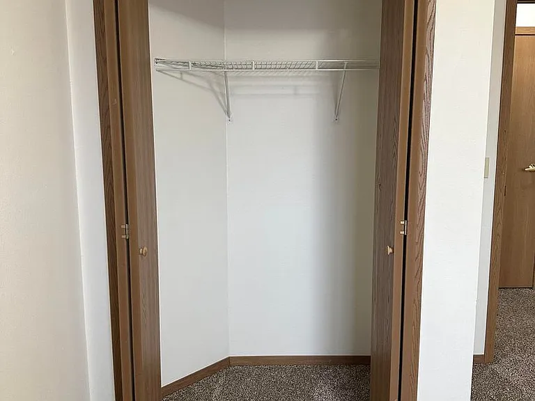 Dakota E & W Apartments — Photo 74