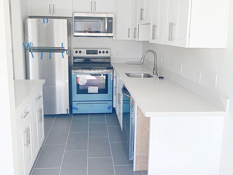 1st image of 296 Lester Ave #1