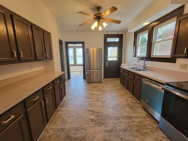632 Hill Top Dr — Photo 3