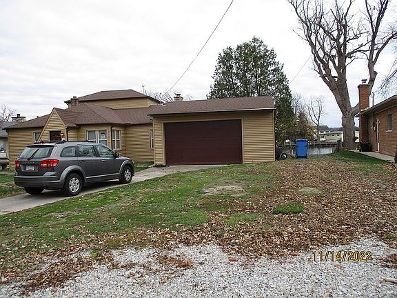 3rd image of 30475 Adams Dr