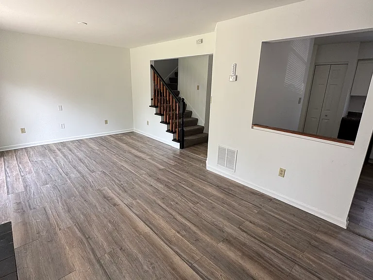 6076 Pennsylvania Dr — Photo 5
