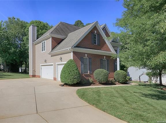 3rd image of 143 Huntfield Way